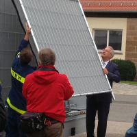 Innenminister Joachim Herrmann präsentiert eine Sichtschutzwand Innenminister Joachim Herrmann präsentiert eine Sichtschutzwand