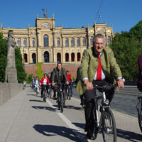 Innenminister Joachim Herrmann auf einem Fahrrad Innenminister Joachim Herrmann auf einem Fahrrad