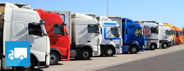 Lkw-Parkplätze an einem Rasthof Lkw-Parkplätze an einem Rasthof