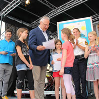 Innenminister Joachim Herrmann auf der Bühne des Landestags der Verkehrssicherheit Innenminister Joachim Herrmann auf der Bühne des Landestags der Verkehrssicherheit