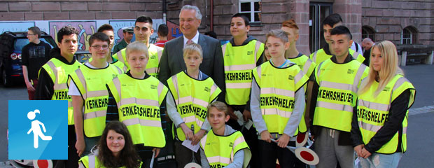 Verkehrshelferinnen und -helfern der Bismarckschule Nürnberg Verkehrshelferinnen und -helfern der Bismarckschule Nürnberg